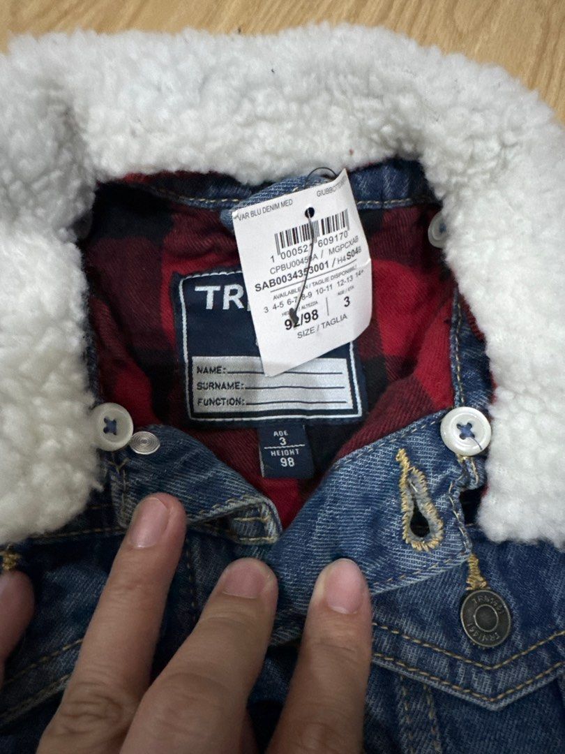 Kids Denim Winter Fleece Jacket (Category: Babies & Kids Fashion) located in Pasig City. Submitted by incredimom (Listing ID 1378850817, Image 2). Description: Terranova Kids Denim Jacket 3Y, 98cm With detachable fleece colar New with tag.