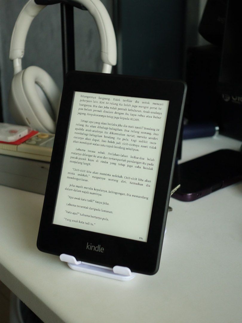 Kindle Paperwhite (6th Gen) (Category: E-Readers) located in Singapore. Submitted by drivoq (Listing ID 1378829781, Image 1). Description: Hey! Selling a used Paperwhite 6th Gen. Internal parts are new - replaced battery and board. Outershell is old. Bought to read, but never picked up the hobby sadly. Letting this go to someone who will use it. Just the Kindle, letting go at $65.