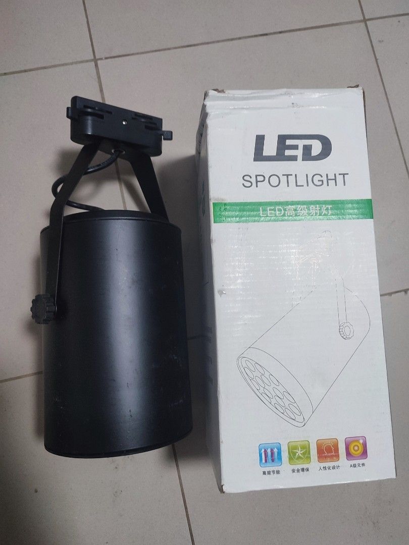 LED light (Category: Lighting) located in Singapore. Submitted by trynow201802314 (Listing ID 1378855439, Image 2). Description: brand New LED light.