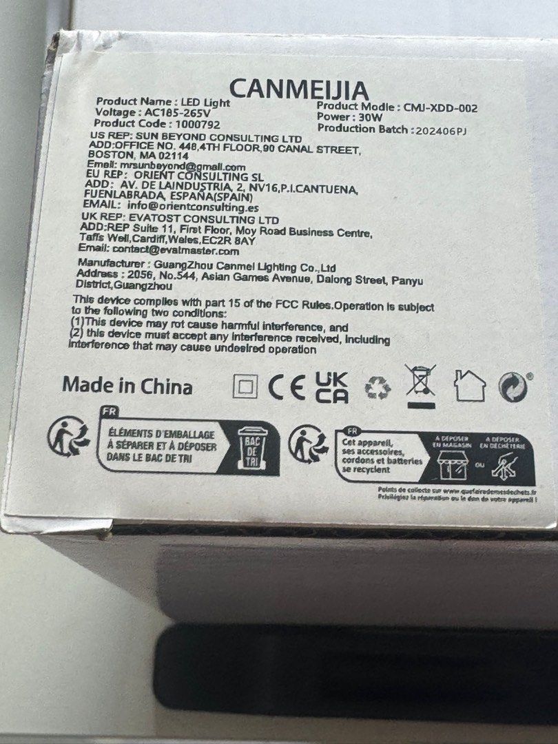LED Light (Category: Lighting) located in Singapore. Submitted by oultrepreu (Listing ID 1378885672, Image 2). Description: 2 pieces.