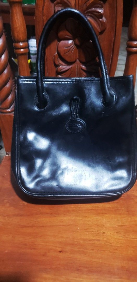 LONGCHAMP VINTAGE LEATHER BAG (Category: Luxury Bags & Wallets) located in Marikina City. Submitted by racoon143 (Listing ID 1378811972, Image 1). Description: preloved has minor issue.