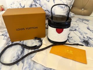 (Category: ) located in . Submitted by linusluxuries (Listing ID 1378733680, Image 1). Description: .