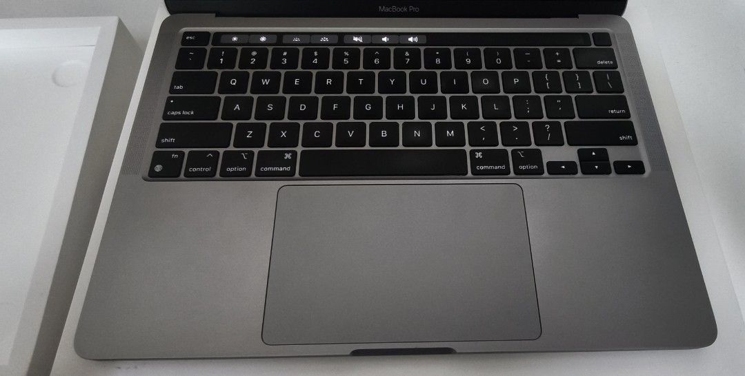 Macbook Pro M1, 13", 16/512GB (Category: Laptops & Notebooks) located in Singapore. Submitted by dex_02 (Listing ID 1378836156, Image 3). Description: Comes with box and original charger. Almost perfect condition, no lag. Macbook Pro M1 Chip, 16GB ram, 512GB SSD (Not interested in trade) Battery life 82% Cycle count: 108/1000 Please see there is a slight chip off at the back, pic 6. other than that no other physical damage Bought in 2021, Previou