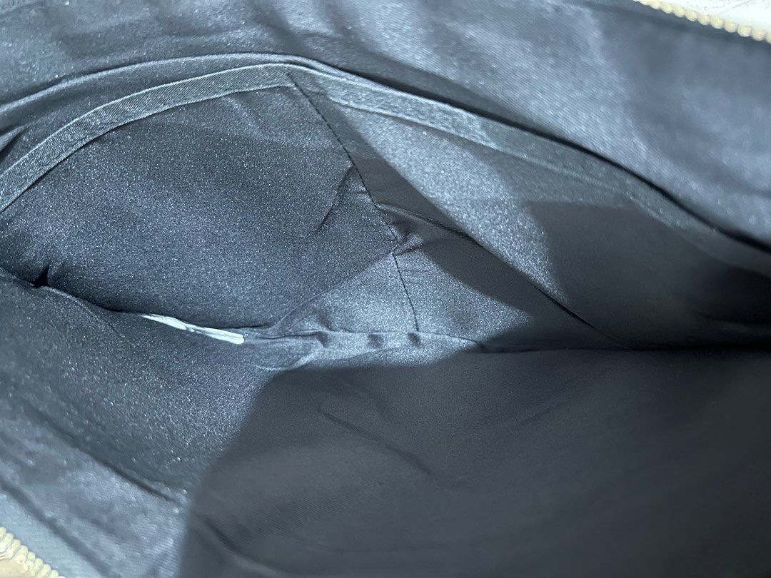 Mango Laptop Sleeve (Category: Laptop Bags & Sleeves) located in Manila. Submitted by hellostreetmarket_ (Listing ID 1378833882, Image 3). Description: Bought in Mango. Seldom used. Fits my 17” Acer Laptop 15.5” wide 11” tall 18” diagonal Will not respond to lowballers .