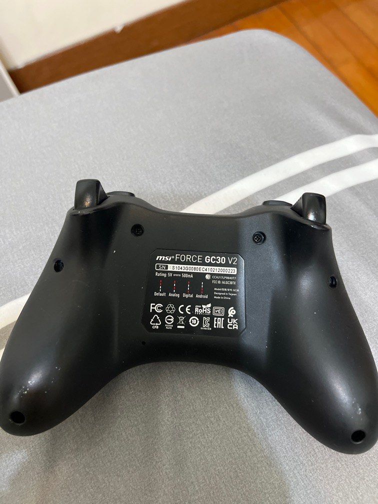 由 liuyuexuan22418 (刊登 ID 1378741975，圖片 2) 提交，位於 桃園市 (Taoyuan) 的 msi 無線手把控制器 單機 (類別：手把控制器)，說明：單主機，沒有其他配件。