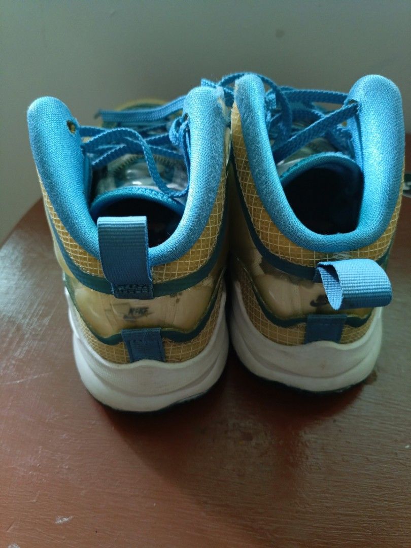 Nike Lebron Basketball Shoes (Category: Babies & Kids Fashion) located in Las Pinas. Submitted by claudinestuffs (Listing ID 1378731158, Image 3). Description: negotiable size 2Y or US 2 or 21cm used only in basketball camp rfs: outgrown needs cleaning.