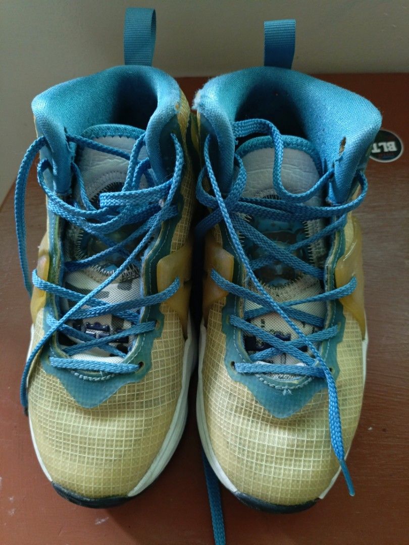 Nike Lebron Basketball Shoes (Category: Babies & Kids Fashion) located in Las Pinas. Submitted by claudinestuffs (Listing ID 1378731158, Image 1). Description: negotiable size 2Y or US 2 or 21cm used only in basketball camp rfs: outgrown needs cleaning.