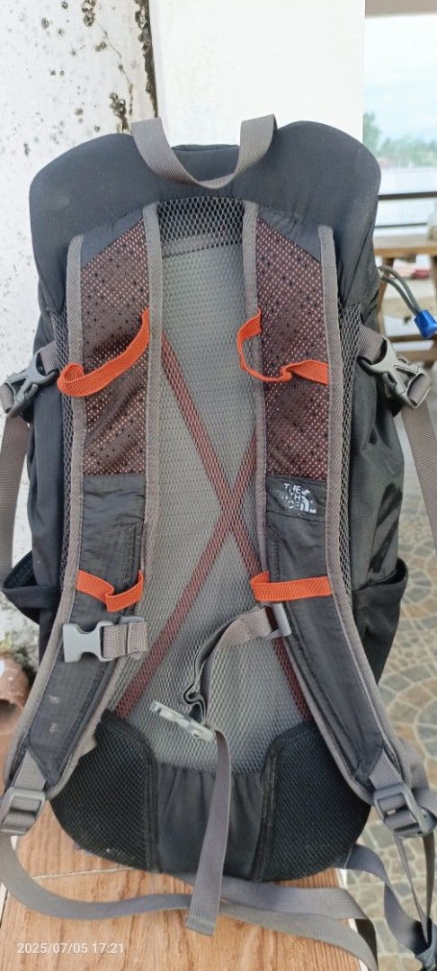 northface backpack (Category: Backpacks) located in Bombon. Submitted by saint.sinner (Listing ID 1378825659, Image 3). Description: preloved original measures 18" x 10" x 10" (45 cm x 25 cm x 25 cm) and weighs 1 lb 12 oz (795 g 18L.