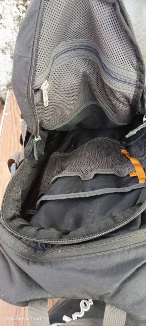 northface backpack (Category: Backpacks) located in Bombon. Submitted by saint.sinner (Listing ID 1378825659, Image 2). Description: preloved original measures 18" x 10" x 10" (45 cm x 25 cm x 25 cm) and weighs 1 lb 12 oz (795 g 18L.