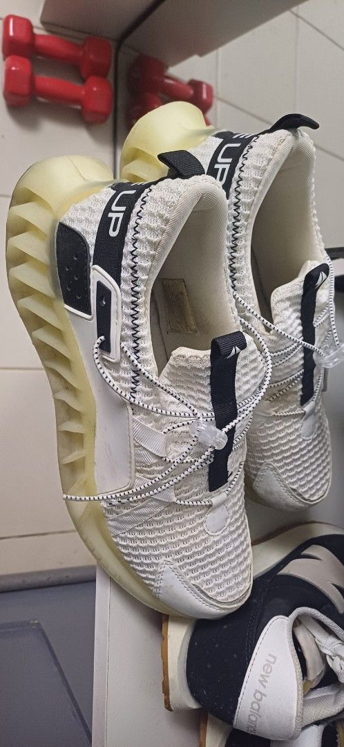 One Up World balance Shoes (Category: Sneakers) located in Mandaluyong City. Submitted by TheRoyalCollection (Listing ID 1378879969, Image 1). Description: One up World balance Meteoric US 8 EU 41 400 pesos.