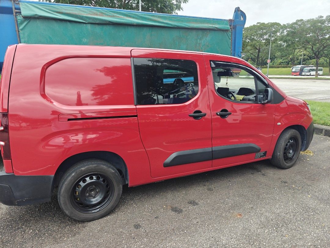 Peugeot Partner 1.6A Auto (Category: Used Commercial Vehicles for Sale) located in Singapore. Submitted by k.krish (Listing ID 1378916992, Image 1). Description: hi I'm the direct owner....would like to sell away my van in a perfect condition well taken care of..van is ready to go...use to have adblue but I have already cut off the system so buy with a peace of mind don't worry about the wear and tear all done up👍🏼 all good to go💪🏼selling awa