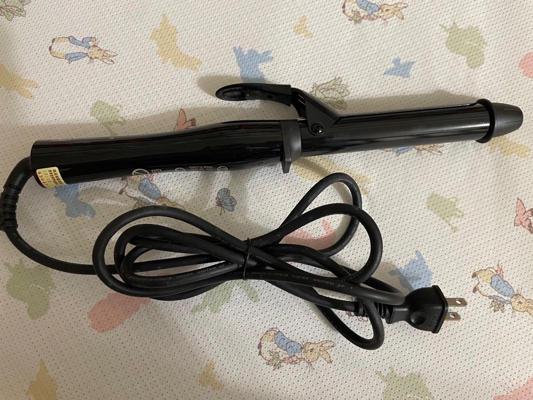 由 tom_wang (刊登 ID 1378829505，圖片 2) 提交，位於 台中市 (Taichung) 的 PHILIPS飛利浦沙龍級珍珠陶瓷溫控電捲棒 (類別：美髮清潔與護理)，說明：。