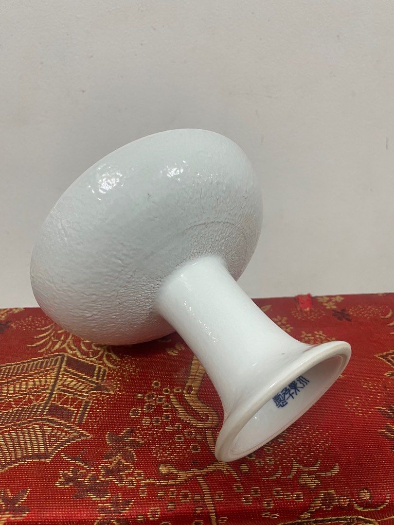 Porcelain bowl (Category: Vintage Collectibles) located in Singapore. Submitted by yewchai (Listing ID 1378865043, Image 3). Description: Height - 10cm Diameter - 13cm.