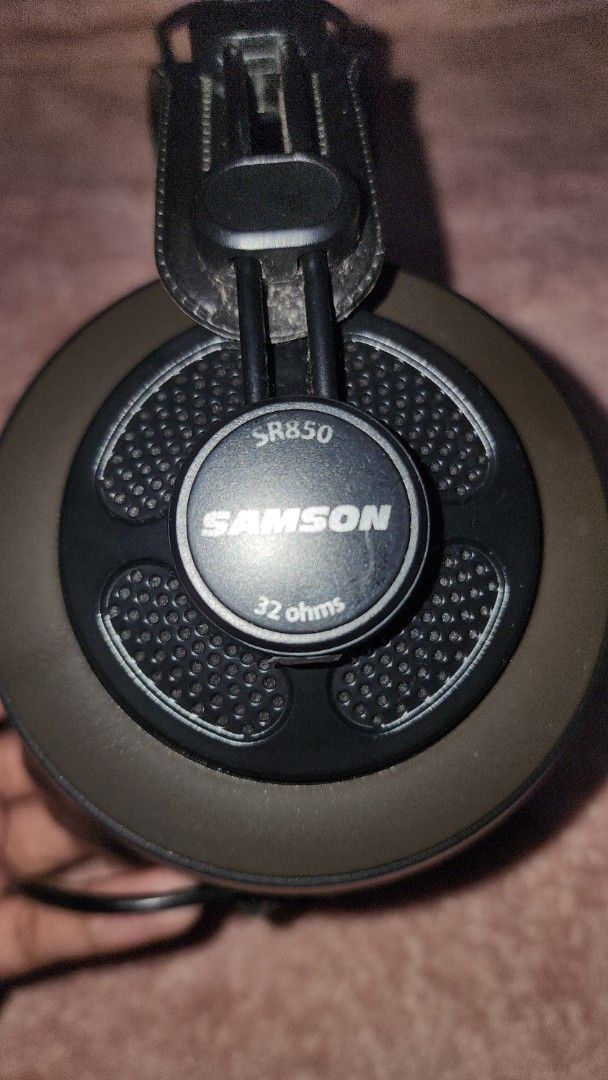[PRE LOVED] SAMSON SR 850 WITH 2 REPLACEMENT FOAMS (Category: Headphones & Headsets) located in Quezon City. Submitted by rjdeclutterings (Listing ID 1378893941, Image 3). Description: Working. Issue lang is gumamit ako ng glue dun sa rubber wire part kasi nawarak siya. RFS: Not used nakatambak na lang. Rarely Used. Working. With Foam as replacement. 1 Used rarely , clean niyo na lang po. 1 extra never used. Price is Negotiable as long as you can