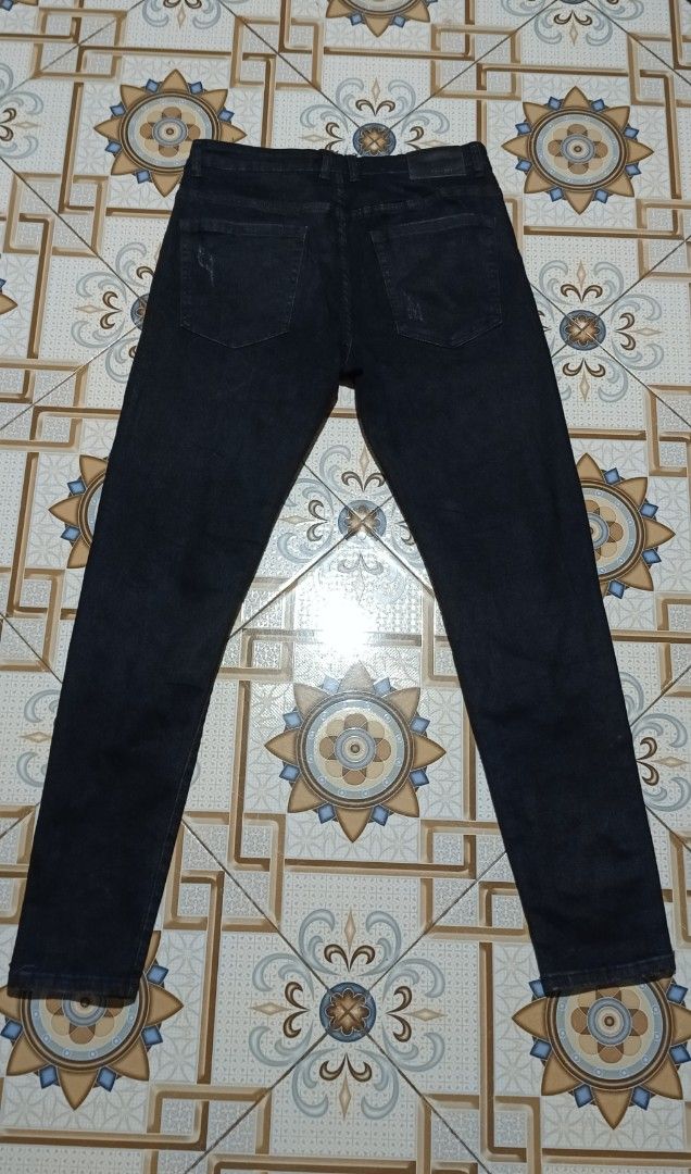 REPRESENT Distressed Skinny Jeans (Category: Jeans) located in Jordan. Submitted by pareng_j0mar (Listing ID 1378891126, Image 2). Description: REPRESENT Distressed Skinny Jeans Mega Black 🔸Waist 34 🔸Length 43 🔸Hem 6 Authentic Pristine Condition 💎 🏷️ 1,500.