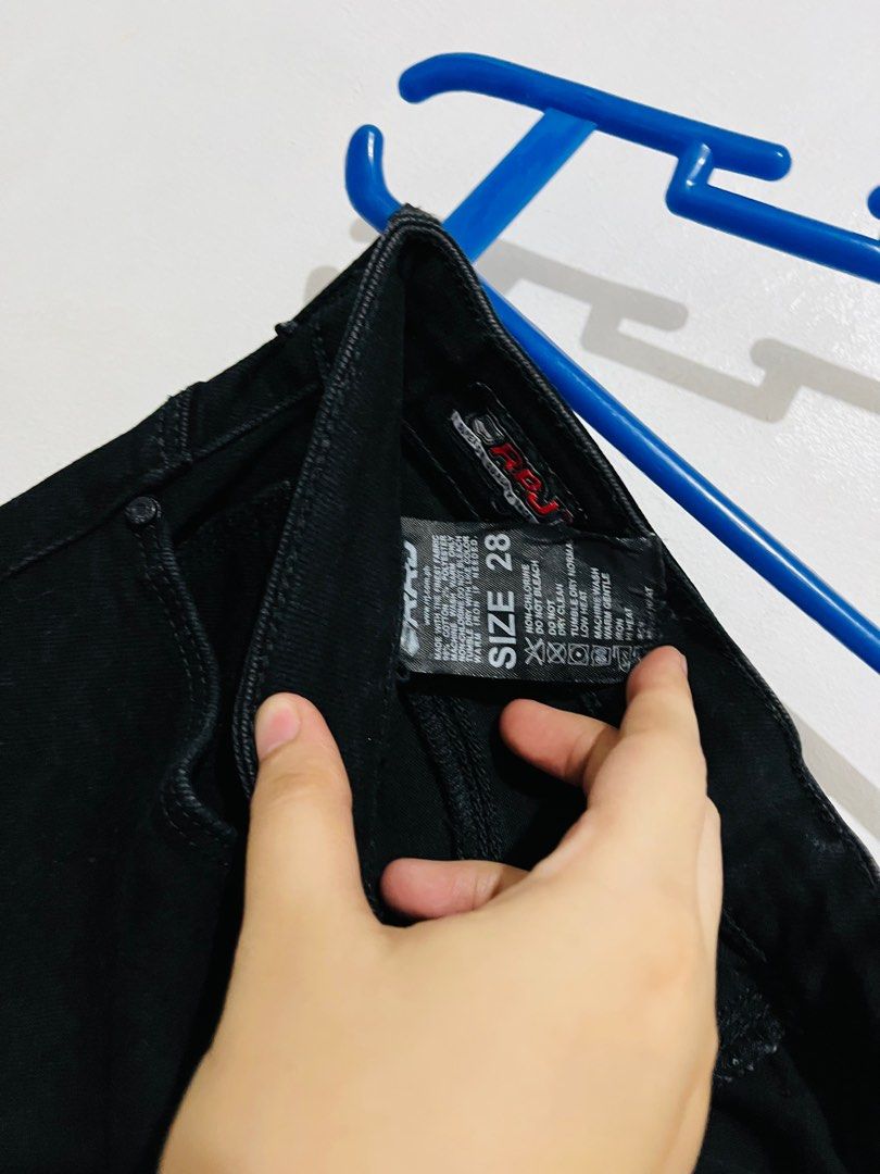 RRJ Black Skinny Jeans (Category: Jeans) located in Bulacan. Submitted by avpammy (Listing ID 1378917890, Image 3). Description: .