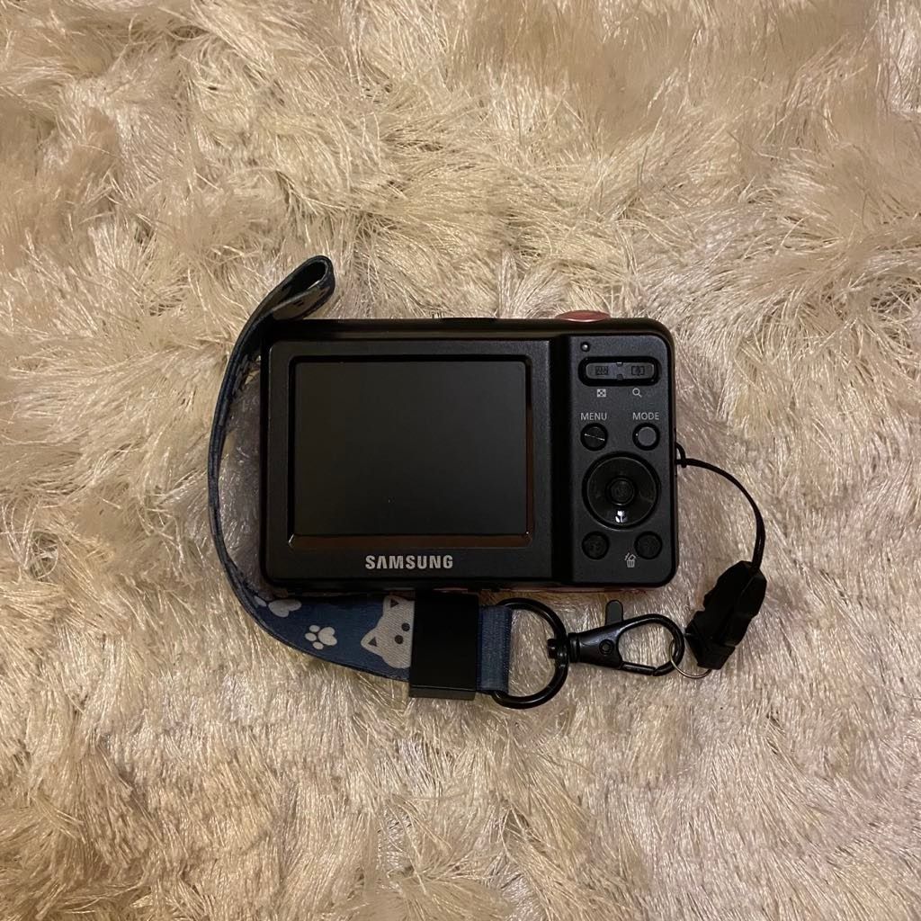 Samsung ES9 Digital Camera (Category: Cameras) located in Paranaque City. Submitted by yoongiboongi613 (Listing ID 1378865408, Image 2). Description: ⭐ Including camera case, SD card, SD card reader, and alkaline batteries ❗PAYO (first come, first served) 💵GoTyme/GCash/Cash 🚚 Any delivery services (shipping to be shouldered by the buyer) or meet-ups (areas near Paranaque).