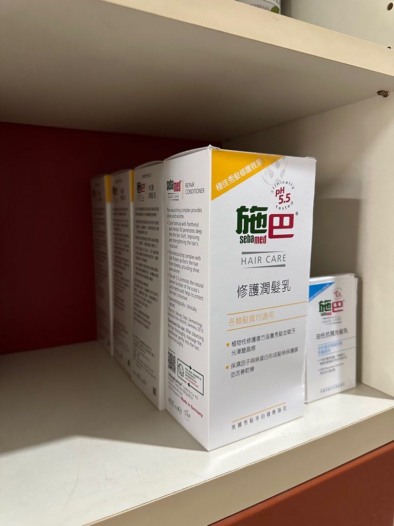 由 nini93032065751 (刊登 ID 1378794606，圖片 2) 提交，位於 台北市 (Taipei) 的 Seba 施巴 5.5護色亮采修護潤髮乳 400ml (類別：美髮清潔與護理)，說明：淡淡香味適合不同髮質 從原廠訂購 後來用別的牌子剩下四罐 效期到2026/07。