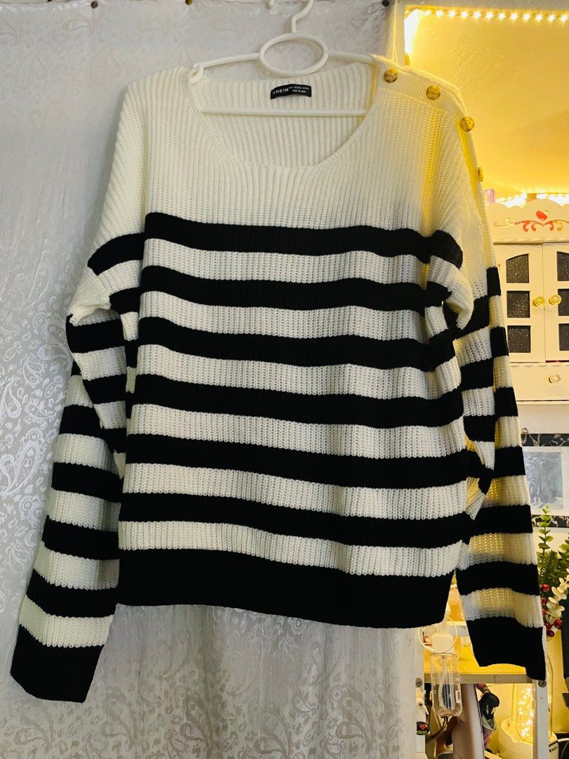 Shein black and white knitted longsleeves (Category: Longsleeves) located in Pasig City. Submitted by arin225 (Listing ID 1378795294, Image 1). Description: .