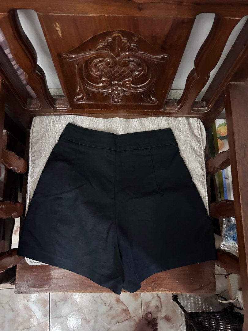 Shorts (Category: Shorts) located in Cavite. Submitted by elledecluttersss (Listing ID 1378908913, Image 2). Description: 25 on medida Gcash paymnet only.