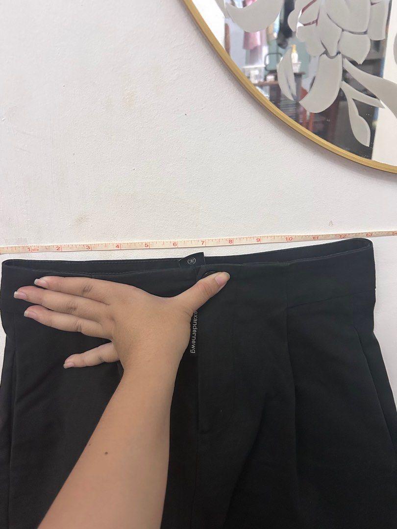 Shorts (Category: Shorts) located in Cavite. Submitted by elledecluttersss (Listing ID 1378908913, Image 3). Description: 25 on medida Gcash paymnet only.