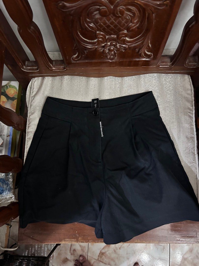 Shorts (Category: Shorts) located in Cavite. Submitted by elledecluttersss (Listing ID 1378908913, Image 1). Description: 25 on medida Gcash paymnet only.