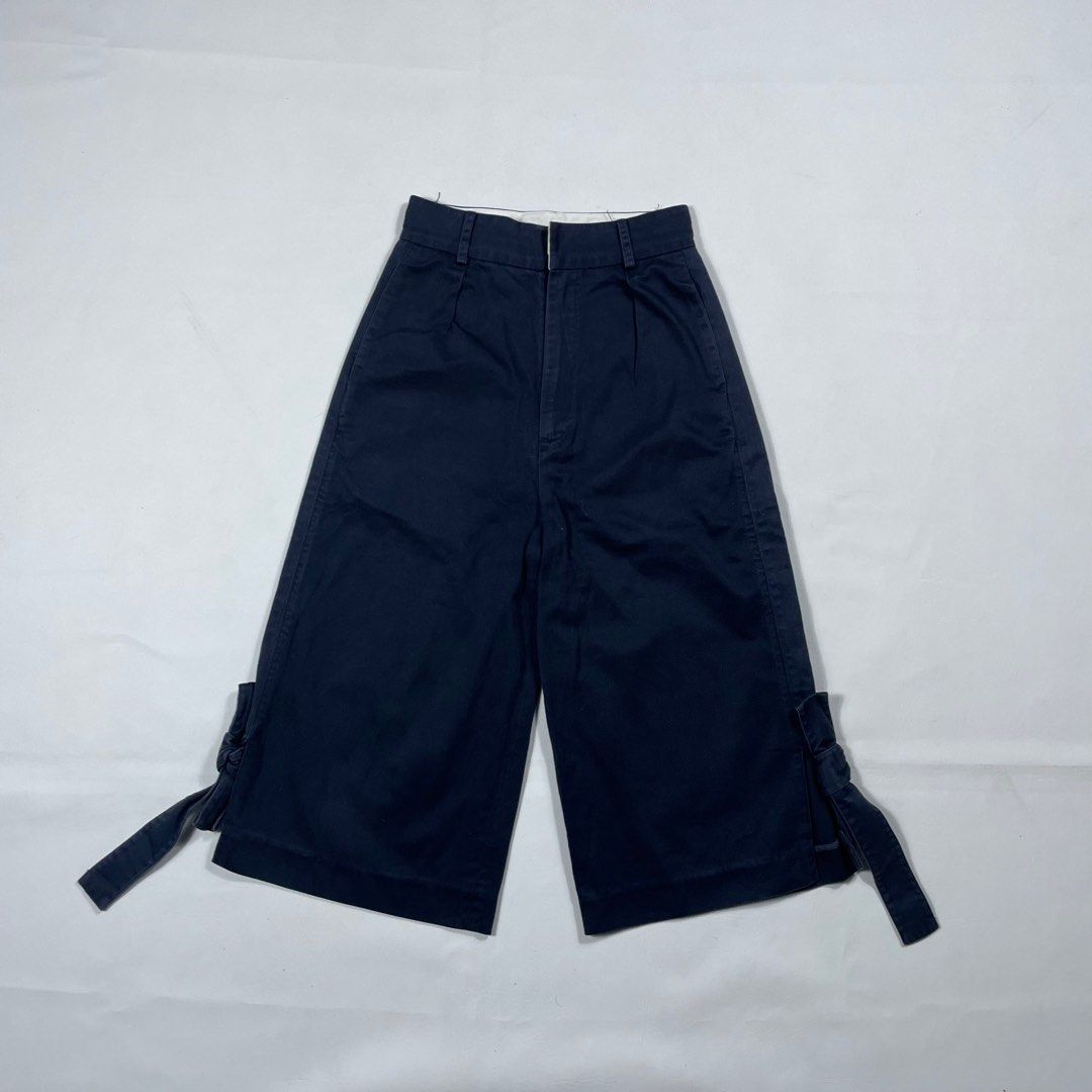 SHUSHU/TONG DOUBLE BOW TROUSERS (Category: Other Bottoms) located in Manila. Submitted by revise.ph_ (Listing ID 1378913859, Image 1). Description: SHUSHU/TONG DOUBLE BOW TROUSERS Made in CHINA Tagged Size :6 Dimension Waist:25 Length:28.8 Inseam:16.5 Rise:12.6 Leg opening:11.2 No issue Price:3,500 Free shipping via JNT.