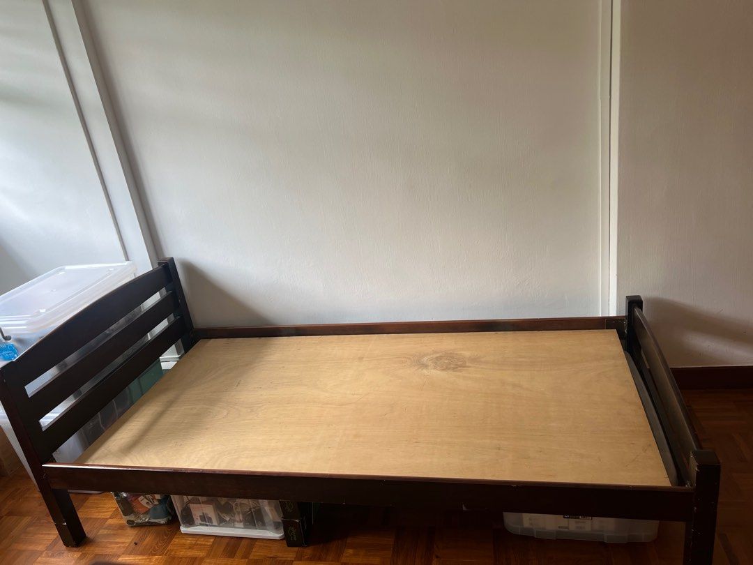 Single Bed Frame (Category: Bed Frames & Mattresses) located in Singapore. Submitted by minnie72 (Listing ID 1378769752, Image 2). Description: .