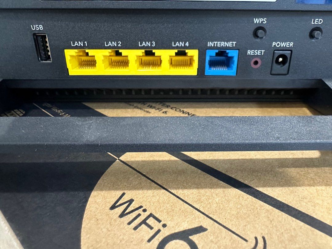 Singtel Router (Category: Networking) located in Singapore. Submitted by desmdlow (Listing ID 1378747632, Image 1). Description: Singtel router. Features multiple LAN ports, an internet port, and a USB port. .
