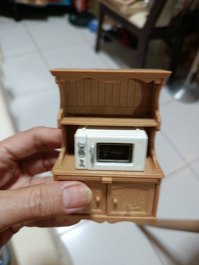 Sylvanian microwave and cabinet with tray and cookies epoch (Category: Kids Toys) located in Quezon City. Submitted by kristal68 (Listing ID 1378916770, Image 1). Description: original epoch.