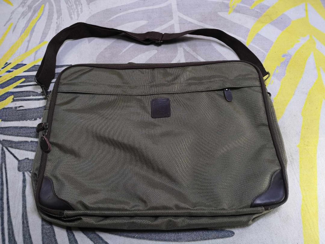 Taupe Zipper Closure Laptop Bag (Category: Laptop Bags & Sleeves) located in Santa Cruz. Submitted by jmy_surplus.2 (Listing ID 1378767978, Image 1). Description: Size ; L - 14 W - 18 Color ; Taupe Type ; Laptop bag Brand ; No Brand Material ; nylon Style ; Taupe nylon Laptop Bag MY 21 JMY 4 Batch #128.