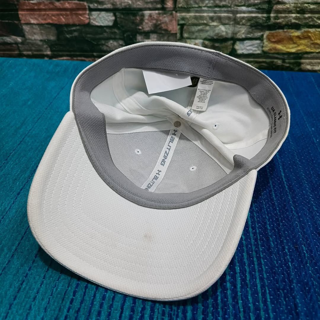 Topi Baseball UNDER ARMOUR putih logo bordir