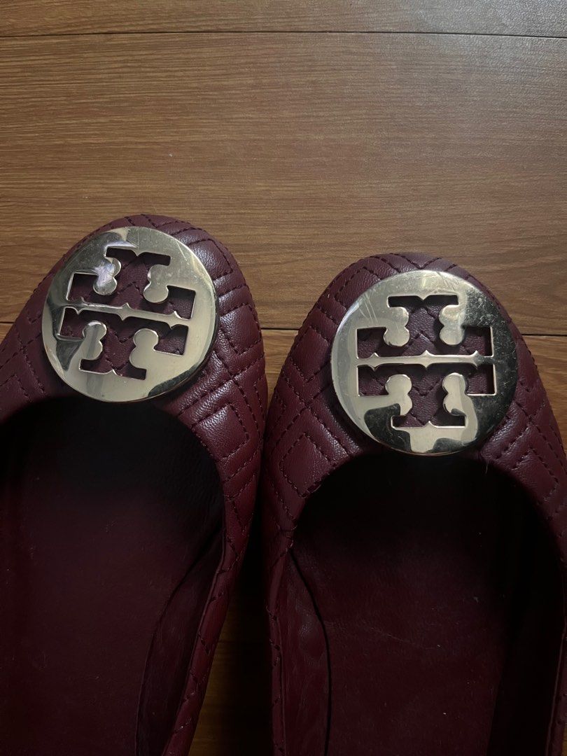 Tory Burch Flats (Category: Flats & Sandals) located in Pasig City. Submitted by studenthoarder (Listing ID 1378775925, Image 1). Description: Negotiable, guaranteed original US bought by a personal shopper.