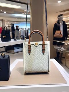 (Category: ) located in . Submitted by fascinating.bag.mall (Listing ID 1378742589, Image 1). Description: .