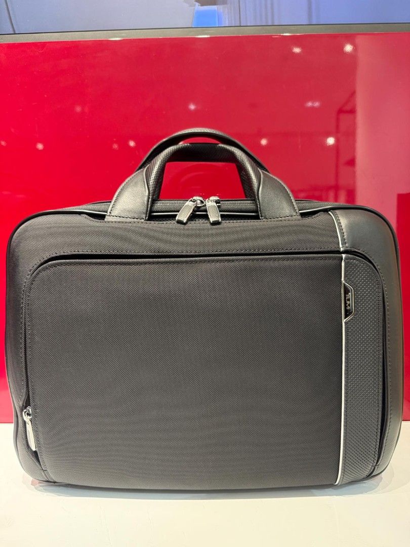 Tumi Briefcase - Black Arrive (Category: Laptop Bags & Sleeves) located in Singapore. Submitted by Dinobong (Listing ID 1378920445, Image 1). Description: - Tumi briefcase in excellent condition - Sleek black design - Multiple compartments for organization - Includes top handle and detachable shoulder strap - Perfect for professionals -Got it from lucky draw winning -It Legit item from Tumi.