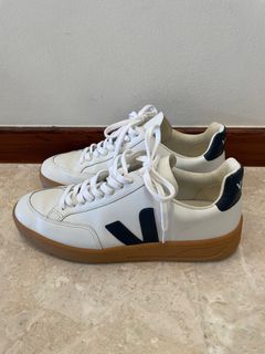 (Category: ) located in . Submitted by hellobanana123 (Listing ID 1378799205, Image 1). Description: .