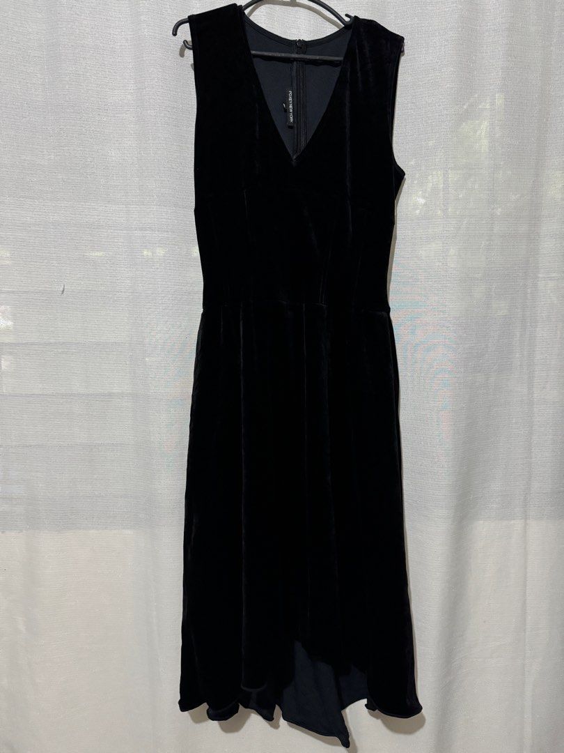 velvet black dress (Category: Dresses) located in Iriga City. Submitted by cuffph (Listing ID 1378743478, Image 1). Description: fits small to medium, midi in length, with bustier corset, very nice fit.