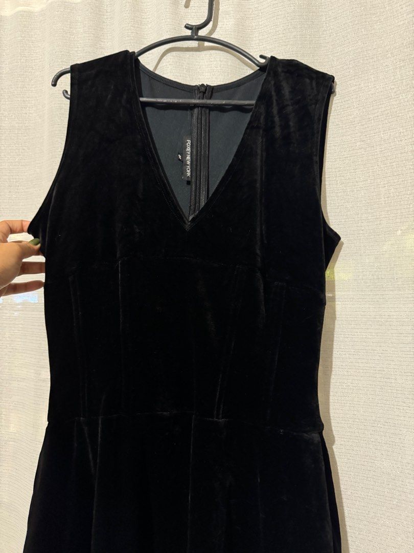 velvet black dress (Category: Dresses) located in Iriga City. Submitted by cuffph (Listing ID 1378743478, Image 2). Description: fits small to medium, midi in length, with bustier corset, very nice fit.