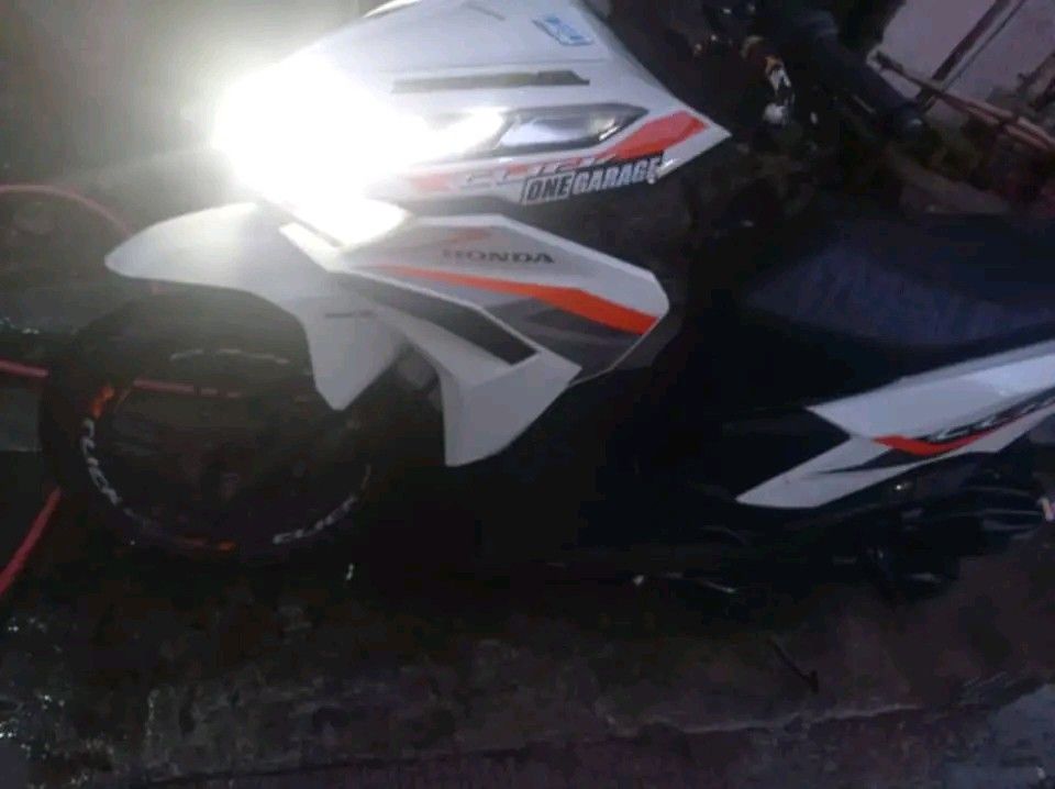 Version 4 (Category: Motorbikes for Sale) located in Manila. Submitted by batotieyor07529 (Listing ID 1378864990, Image 3). Description: for sale Honda click 125 version 3 orig orcr owner-1 with sales invoice.