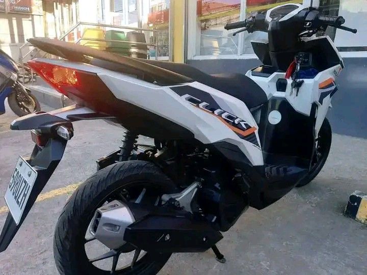 Version 4 (Category: Motorbikes for Sale) located in Manila. Submitted by batotieyor07529 (Listing ID 1378864990, Image 2). Description: for sale Honda click 125 version 3 orig orcr owner-1 with sales invoice.