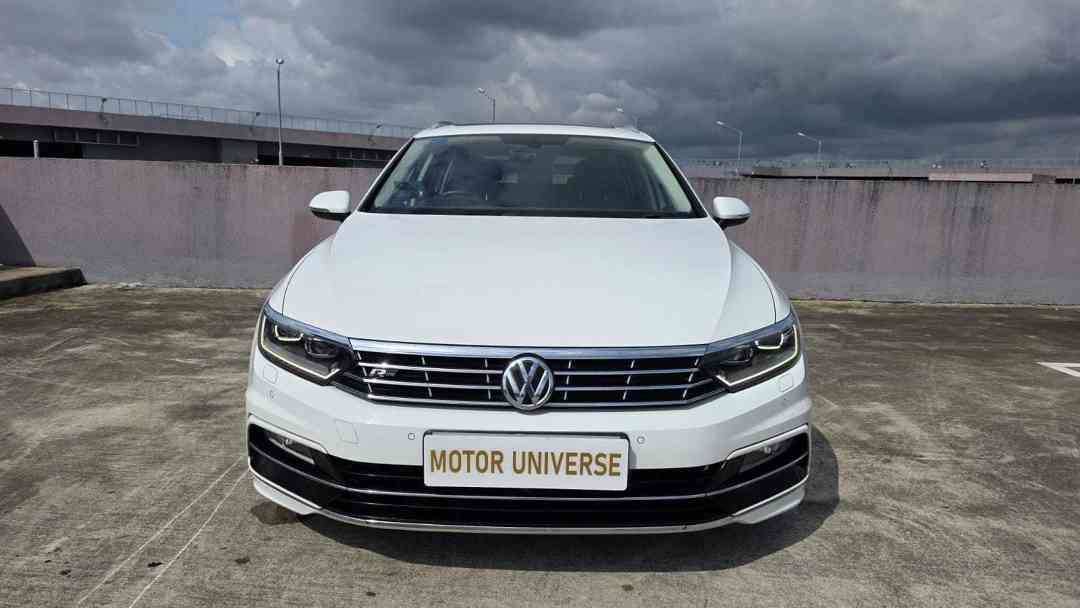 VOLKSWAGEN PASSAT VARIANT R-LINE 2.0 TSI HUD (Category: Used Cars) located in Singapore. Submitted by motoruniverse (Listing ID 1378754520, Image 1). Description: Showroom: CARRO CENTER 60 JALAN LAM HUAT #04-37/38 CARRO CENTER Singapore 737869 1 Owner Only! Genuine Low Mileage! Rare and sporty station wagon! Rare in the market as well as on the road! Tip top condition! Serviced regularly! 100% Loan Approval! 100% In House Loan & Bank Loan Availab