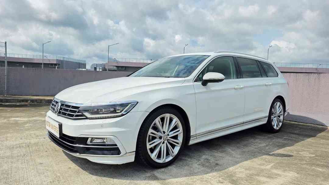 VOLKSWAGEN PASSAT VARIANT R-LINE 2.0 TSI HUD (Category: Used Cars) located in Singapore. Submitted by motoruniverse (Listing ID 1378754520, Image 3). Description: Showroom: CARRO CENTER 60 JALAN LAM HUAT #04-37/38 CARRO CENTER Singapore 737869 1 Owner Only! Genuine Low Mileage! Rare and sporty station wagon! Rare in the market as well as on the road! Tip top condition! Serviced regularly! 100% Loan Approval! 100% In House Loan & Bank Loan Availab
