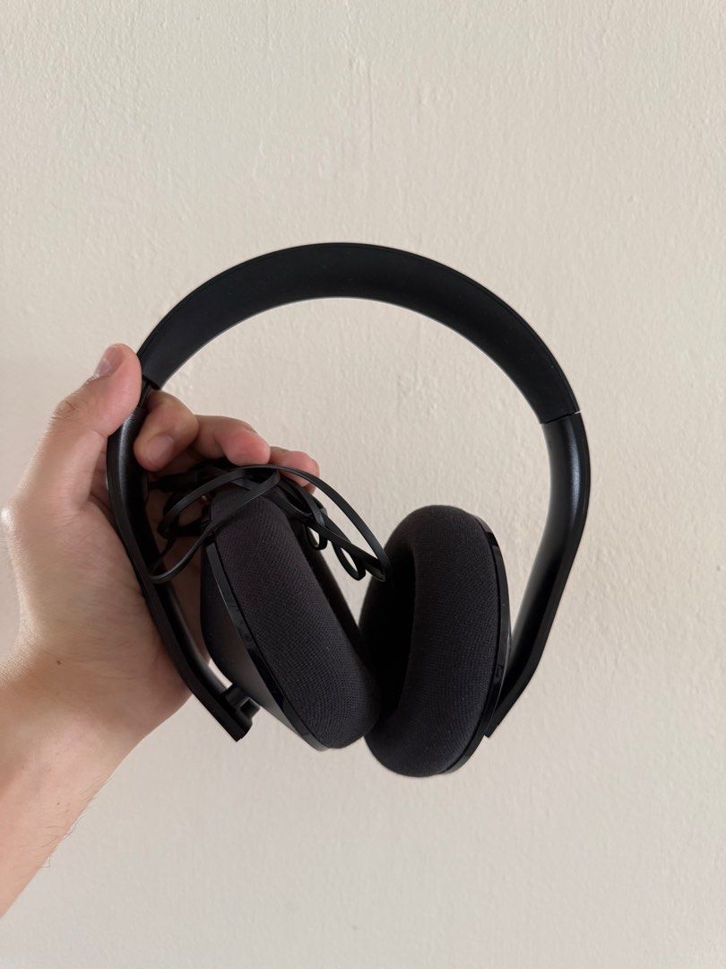 Xbox Wired Stereo Headset (Category: Headphones & Headsets) located in Singapore. Submitted by luludee (Listing ID 1378741163, Image 1). Description: Black Xbox wired stereo headset. Features comfortable earcups and a sleek design. Includes the original cable. Perfect for gaming or listening to music. In great condition..