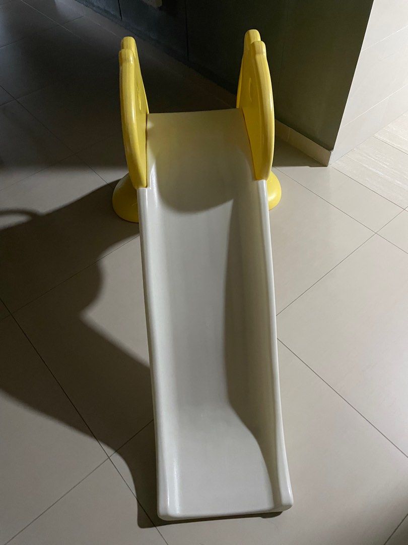 Yellow Giraffe Kids Slide (Category: Infant Playtime) located in Singapore. Submitted by mini_sha_k (Listing ID 1378823822, Image 1). Description: Good condition kids' slide with giraffe design. Suitable for indoor/outdoor use. Easy to assemble and store. Perfect for toddlers..