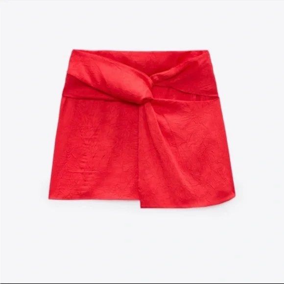 Zara Red Skirt (Category: Skirts) located in Cebu City. Submitted by styleoptions (Listing ID 1378910942, Image 1). Description: Never been used Super classy and sexy ♥️.