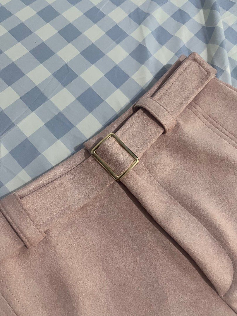 Zara skirt (Category: Skirts) located in Pasig City. Submitted by studenthoarder (Listing ID 1378774931, Image 2). Description: Original zara skirt, i just bought it last January 2025. I haven’t used it yet tho i tore the tags out already. Guaranteed original.