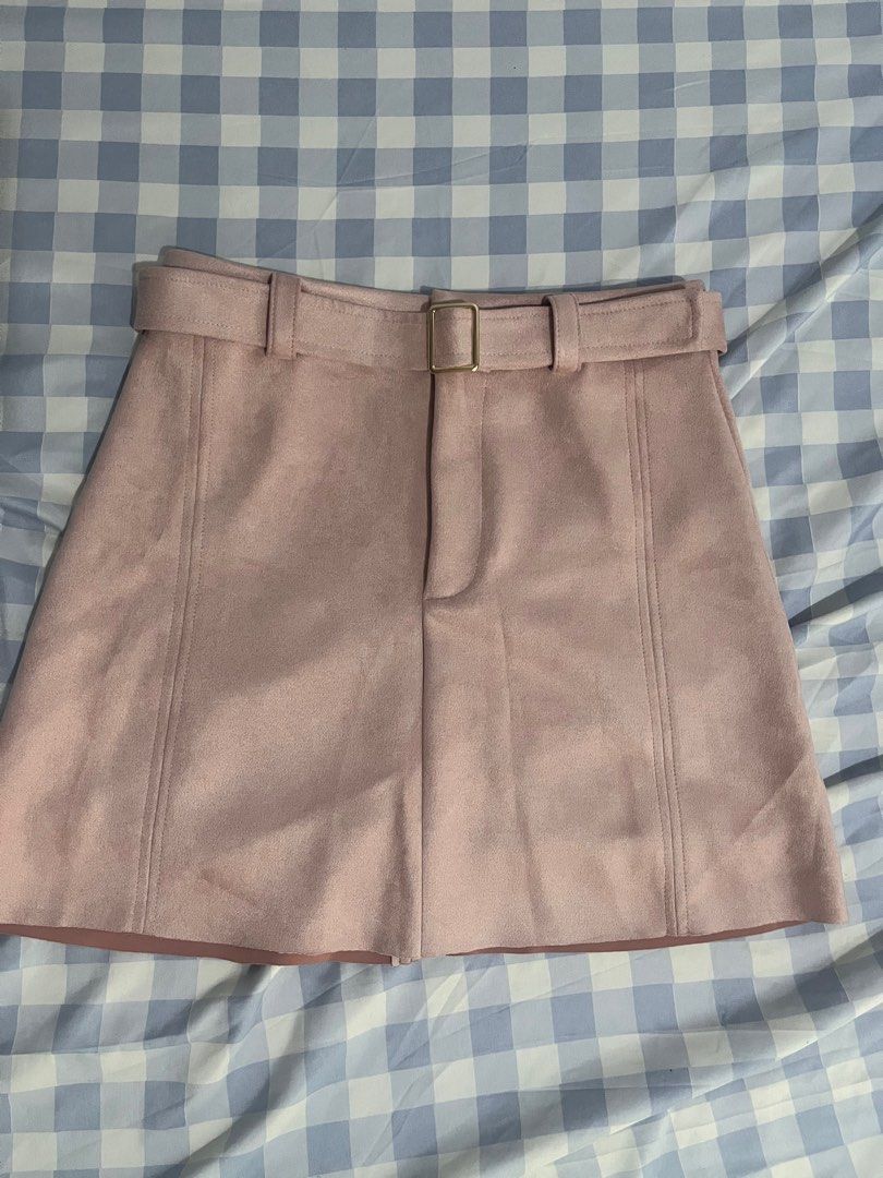Zara skirt (Category: Skirts) located in Pasig City. Submitted by studenthoarder (Listing ID 1378774931, Image 1). Description: Original zara skirt, i just bought it last January 2025. I haven’t used it yet tho i tore the tags out already. Guaranteed original.