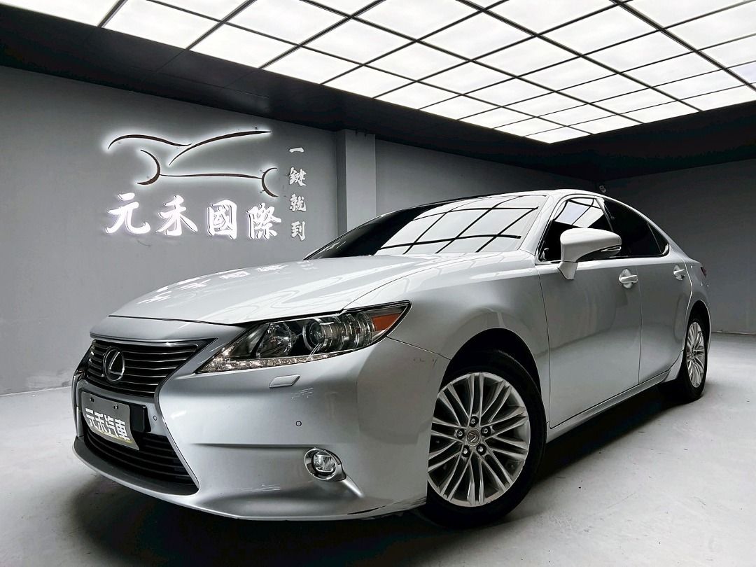 由 joker0721 (刊登 ID 1378986339，圖片 1) 提交，位於 新北市 (New Taipei) 的 2015 Lexus ES350 旗艦版 全台皆可免費到府交車/最大中古車商/贈38~188日保固 (類別：汽車出售)，說明：📣📣📣 #限時下殺 #凌志ES350 📣📣📣 (實車實價/保證無重大事故/泡水車/AB車/來路不明車) 🔺『出廠年份』2015年（285） 🔺『型號』Lexus ES350 旗艦版 🔺『顏色』銀色 🔺『排氣量』3.5 c.c 🔺『車身號碼』JTHBK1GG802201319 🔺『里程保證』101,741 🔺『原價』488,000 🔺『限時特價』458,000 ＊『服務熱線📞』 0912-457-519 小李 ＊『LINE ID』@carcargo ＊『LINE 連結』https://lin.ee/91ZM6j6 ＊『地址』新北樹林中正路421號(元禾汽車)找小李 ＊『線上影片看車』https://www.yuanh