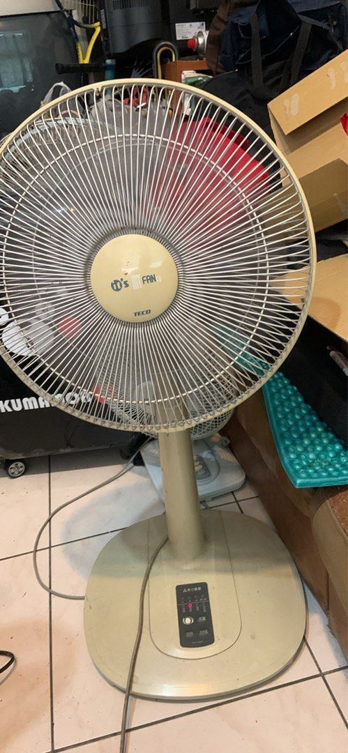 由 a0907529 (刊登 ID 1378931833，圖片 1) 提交，位於 新北市 (New Taipei) 的 東元電風扇一直有修復痕跡能夠接受再購買 (類別：戶外家具)，說明：。