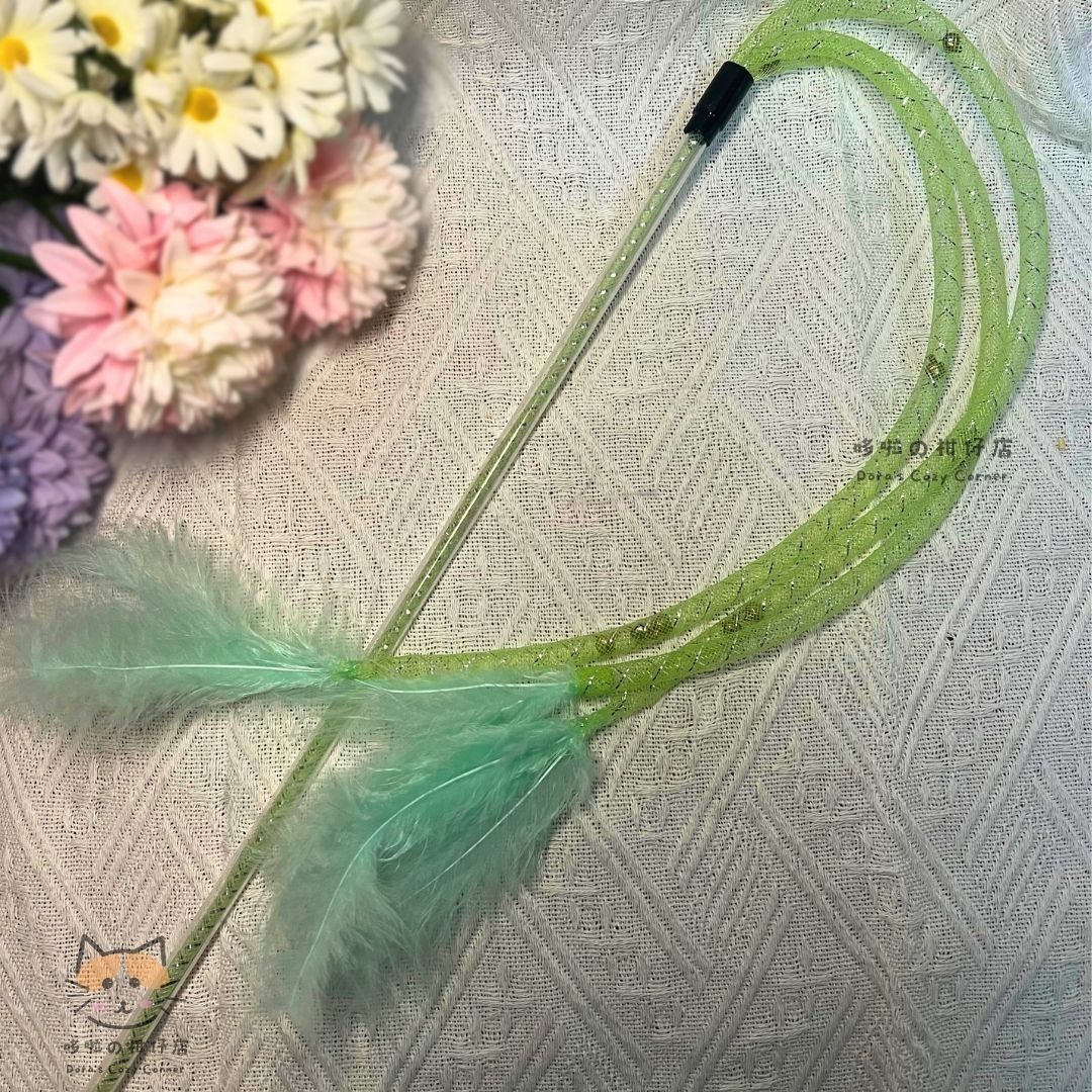 由 rcsundry48348 (刊登 ID 1379005299，圖片 2) 提交，位於 台北市 (Taipei) 的 仙氣爆棚！新款仙女羽毛鈴鐺逗貓棒！ (類別：寵物及其他)，說明：不只是逗貓棒，是主子的小仙女魔法棒！🌟 仙氣羽毛＋閃閃銀絲＋清脆鈴鐺聲， 每一揮都像在施展魔法， 讓喵星人忍不住跳躍、撲咬、轉圈圈！ NT$45。